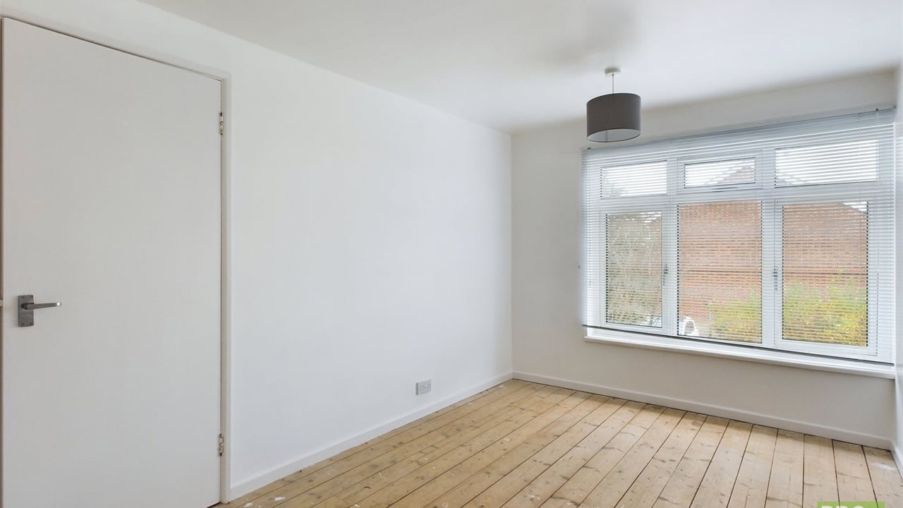 Picture No. 07 - The Chantrys, Farnham