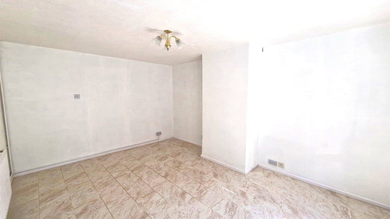 Picture No. 36 - The Chantrys, Farnham