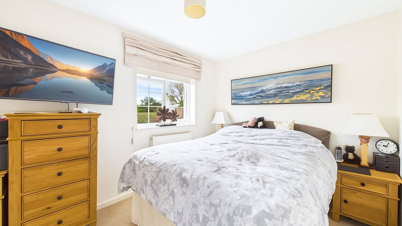 Picture No. 07 - Field End, Surrey