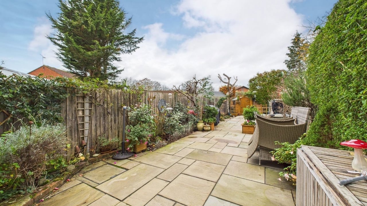 Picture No. 10 - Field End, Surrey