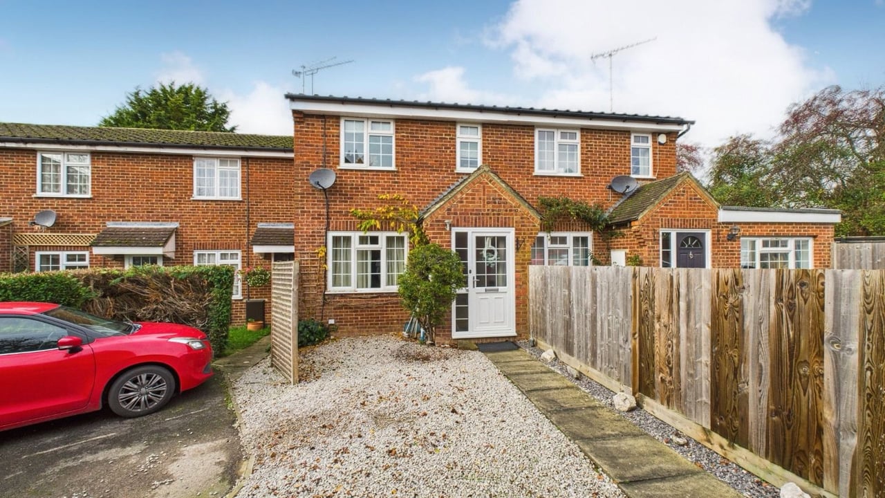 Picture No. 13 - Field End, Surrey