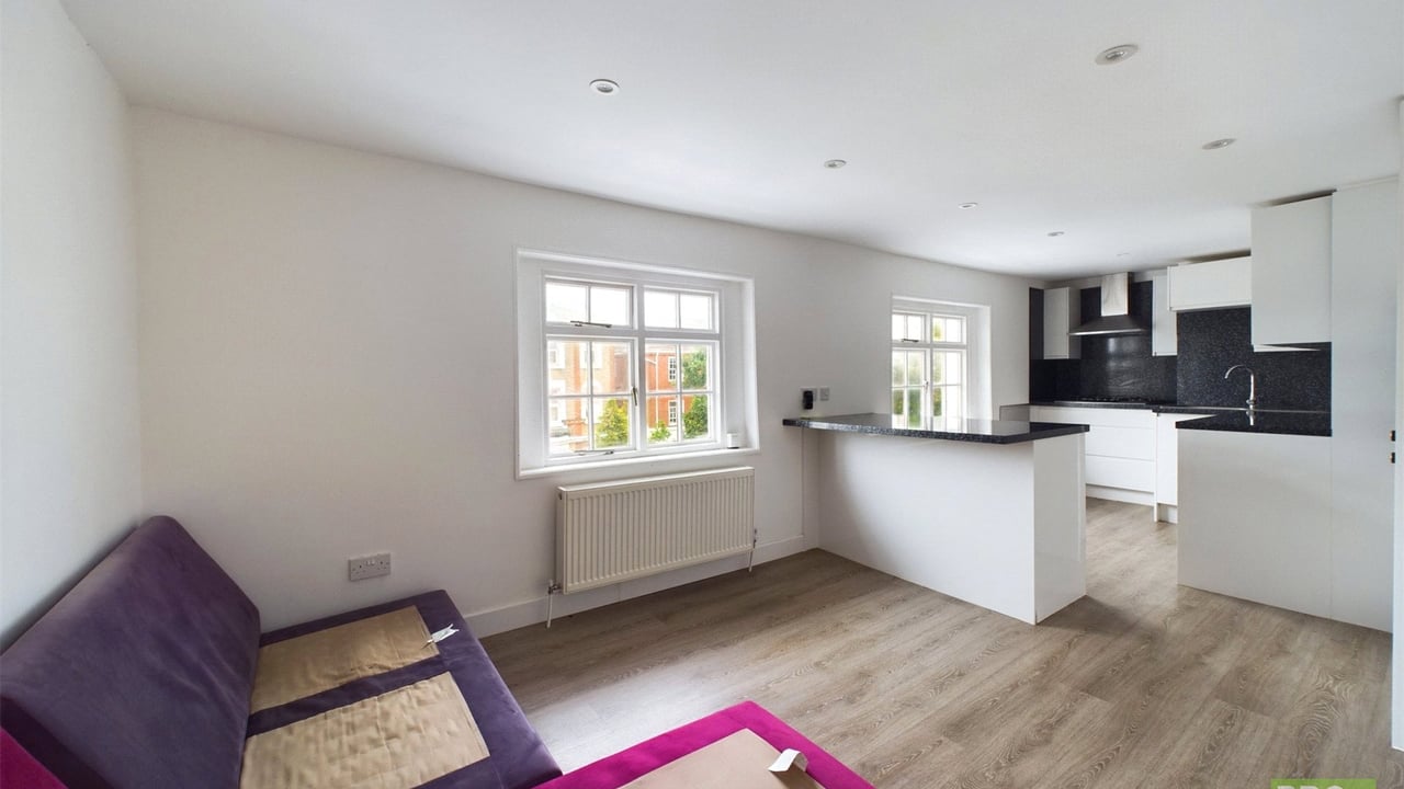 Picture No. 03 - Russell Street, Reading