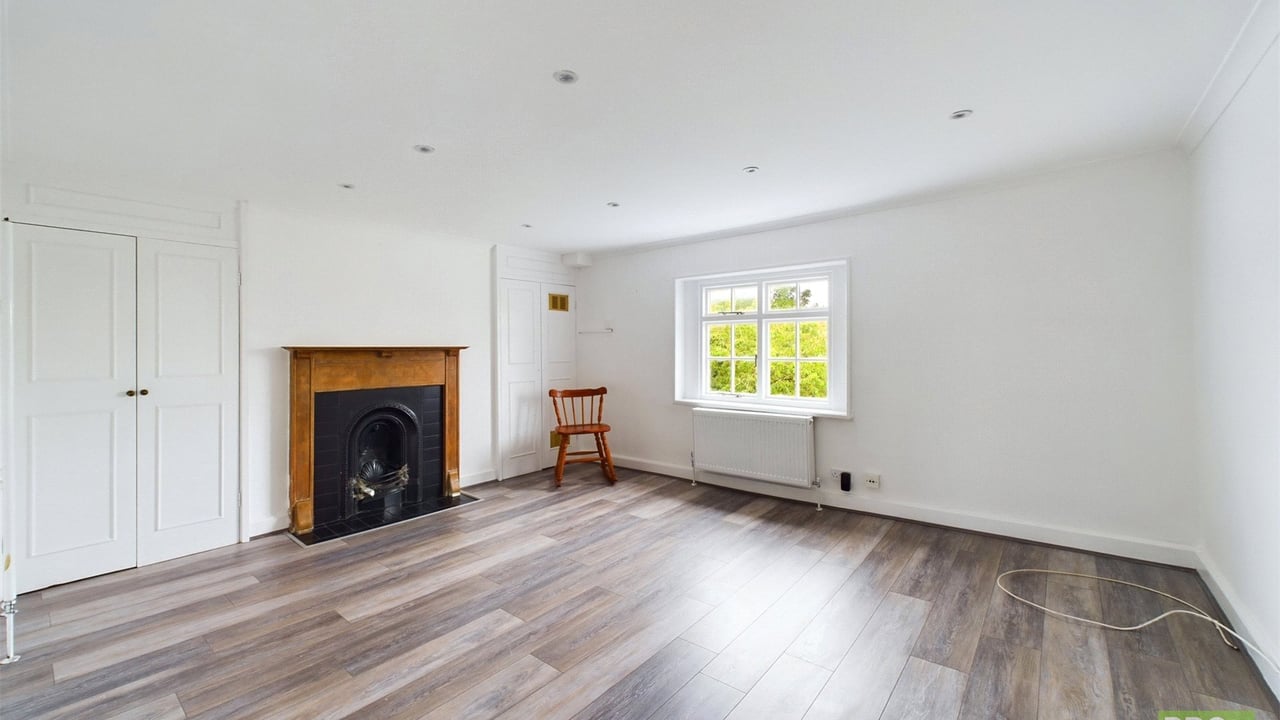 Picture No. 05 - Russell Street, Reading