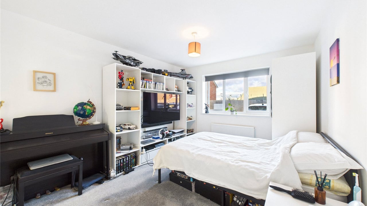 Picture No. 06 - Henlow Place, Farnborough