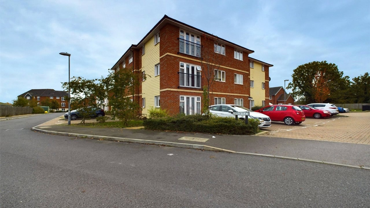 Picture No. 09 - Henlow Place, Farnborough