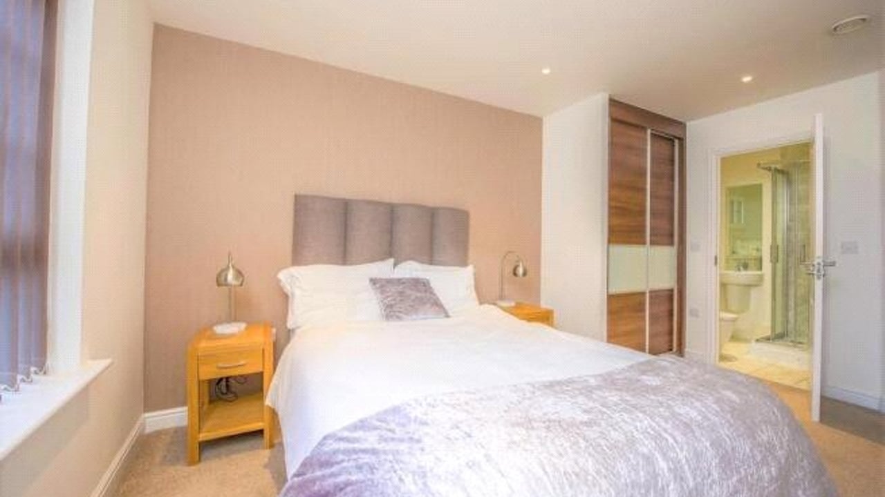 Picture No. 06 - Wallis Square, Farnborough