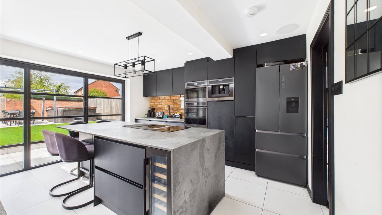 Picture No. 03 - Mitcham Road, Surrey