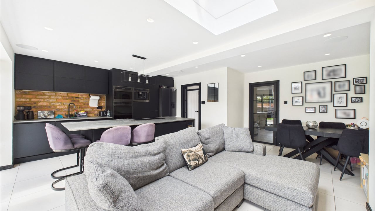 Picture No. 06 - Mitcham Road, Surrey