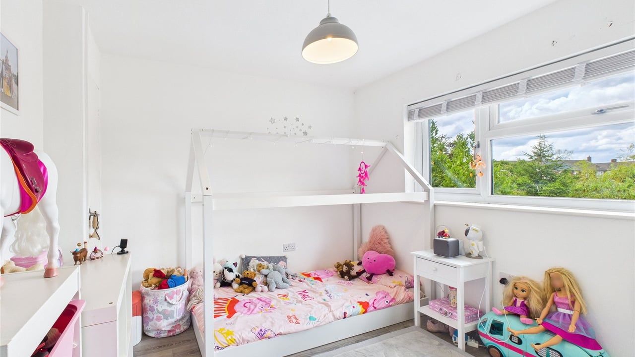 Picture No. 10 - Mitcham Road, Surrey