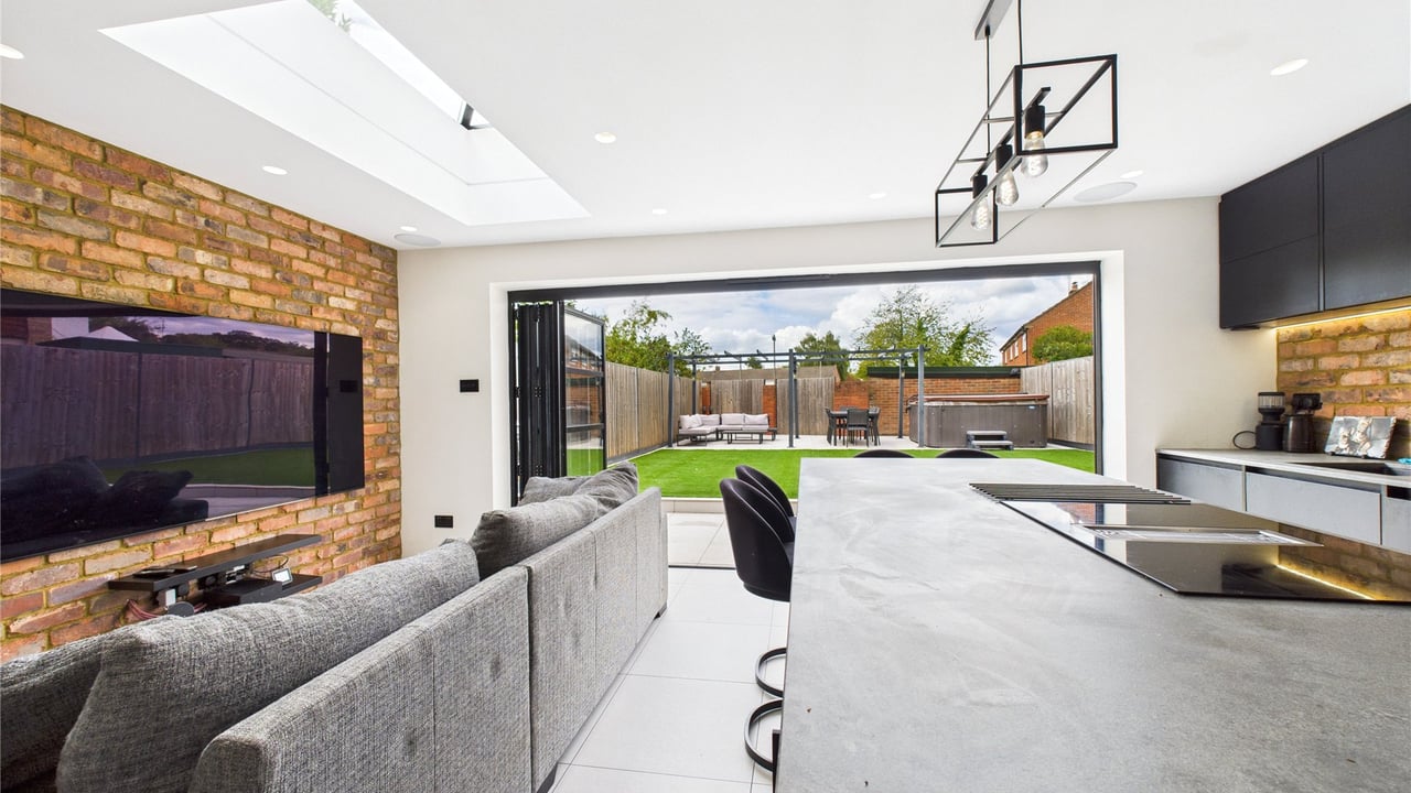 Picture No. 02 - Mitcham Road, Surrey