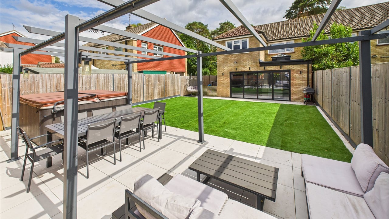 Picture No. 08 - Mitcham Road, Surrey