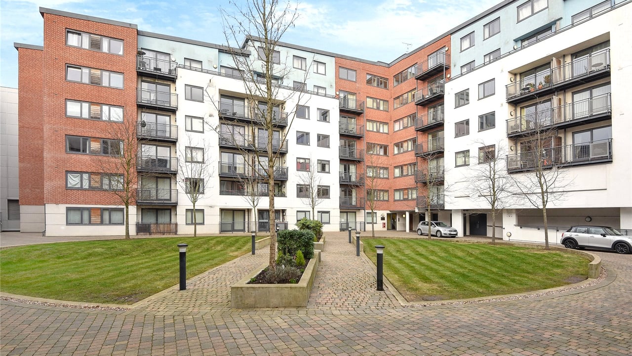 Picture No. 01 - Southwell Park Road, Camberley