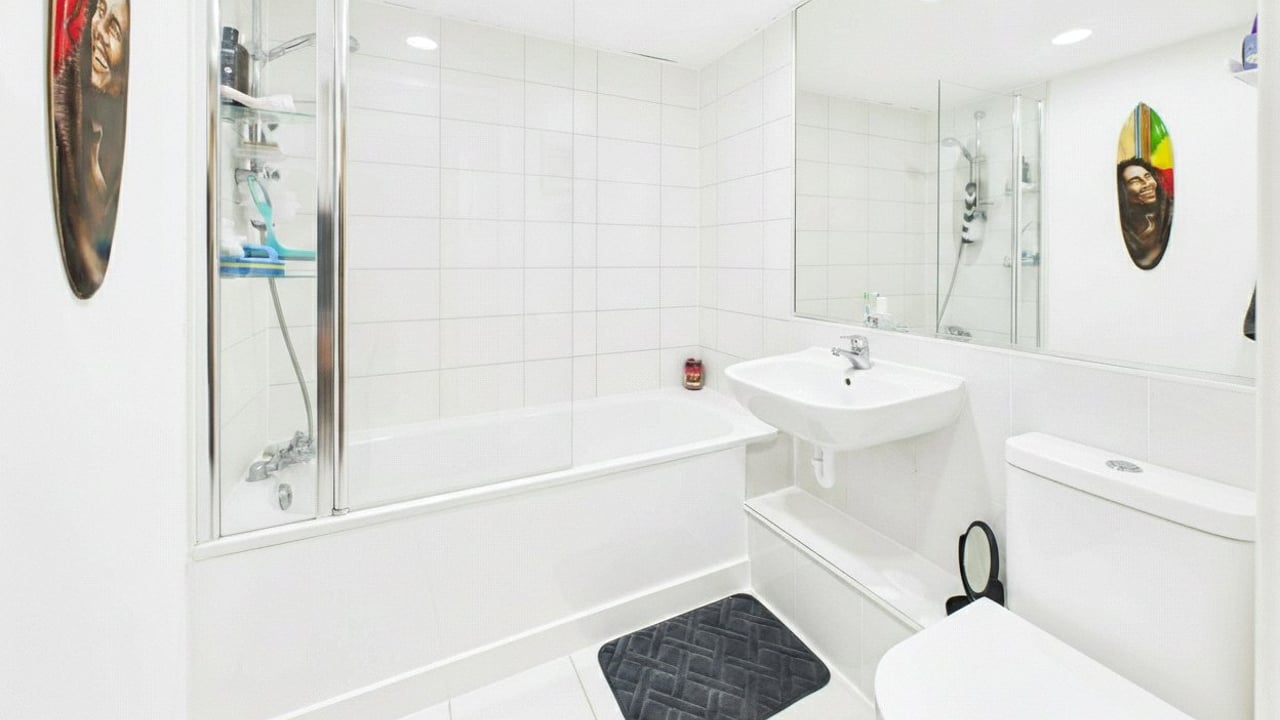 Picture No. 02 - Southwell Park Road, Camberley