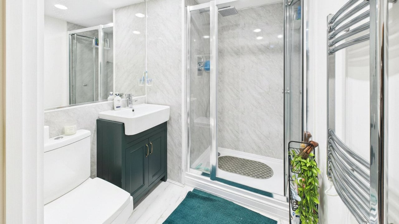 Picture No. 07 - Southwell Park Road, Camberley