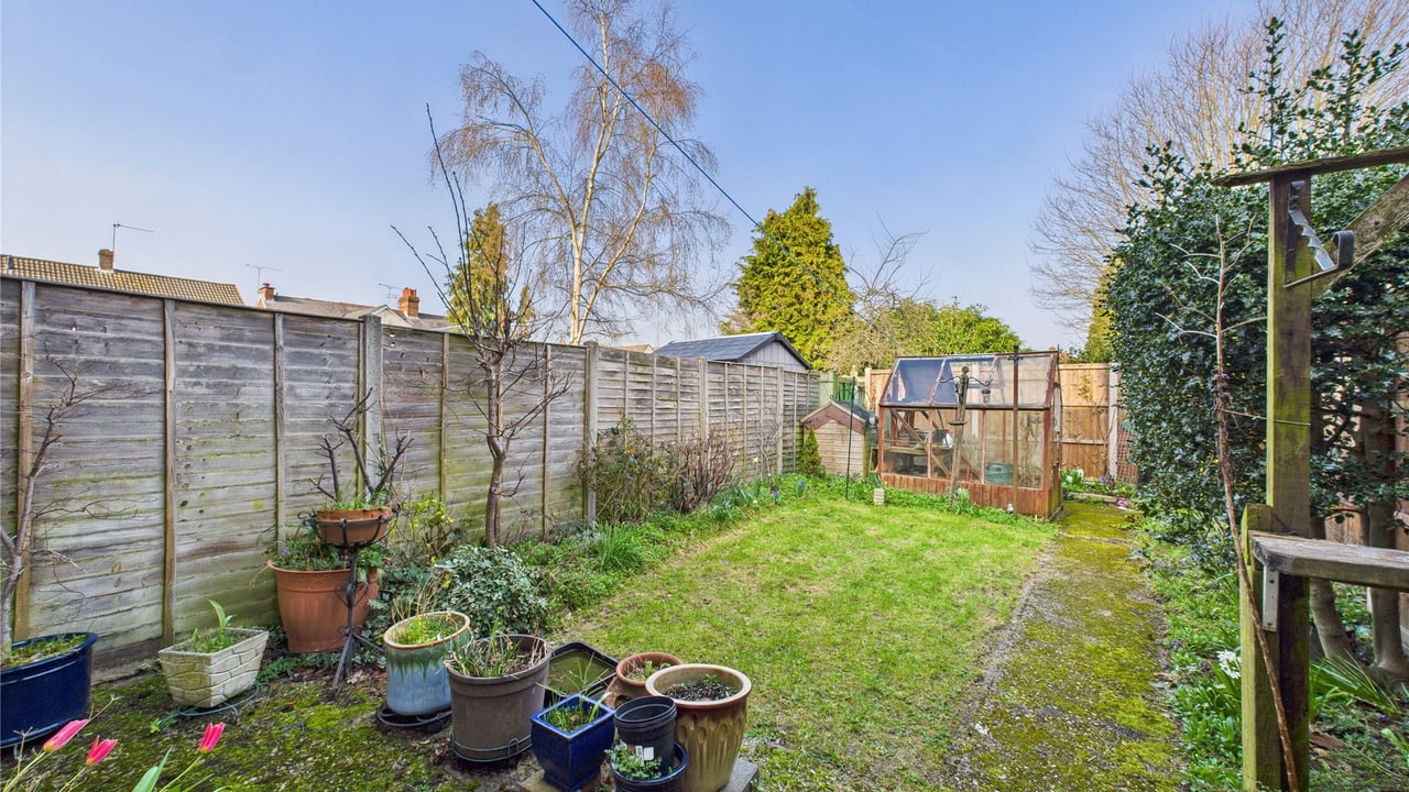 Picture No. 02 - Barnes Close, Farnborough