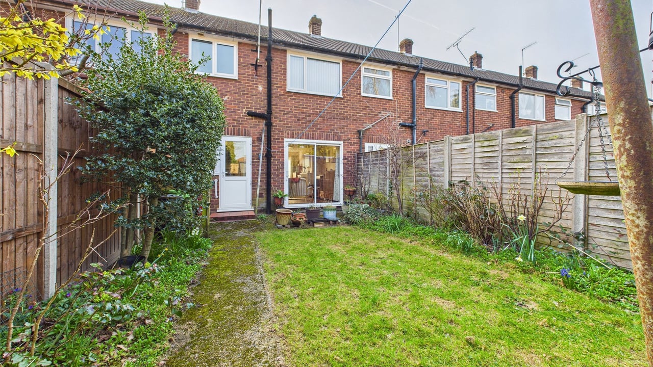 Picture No. 03 - Barnes Close, Farnborough