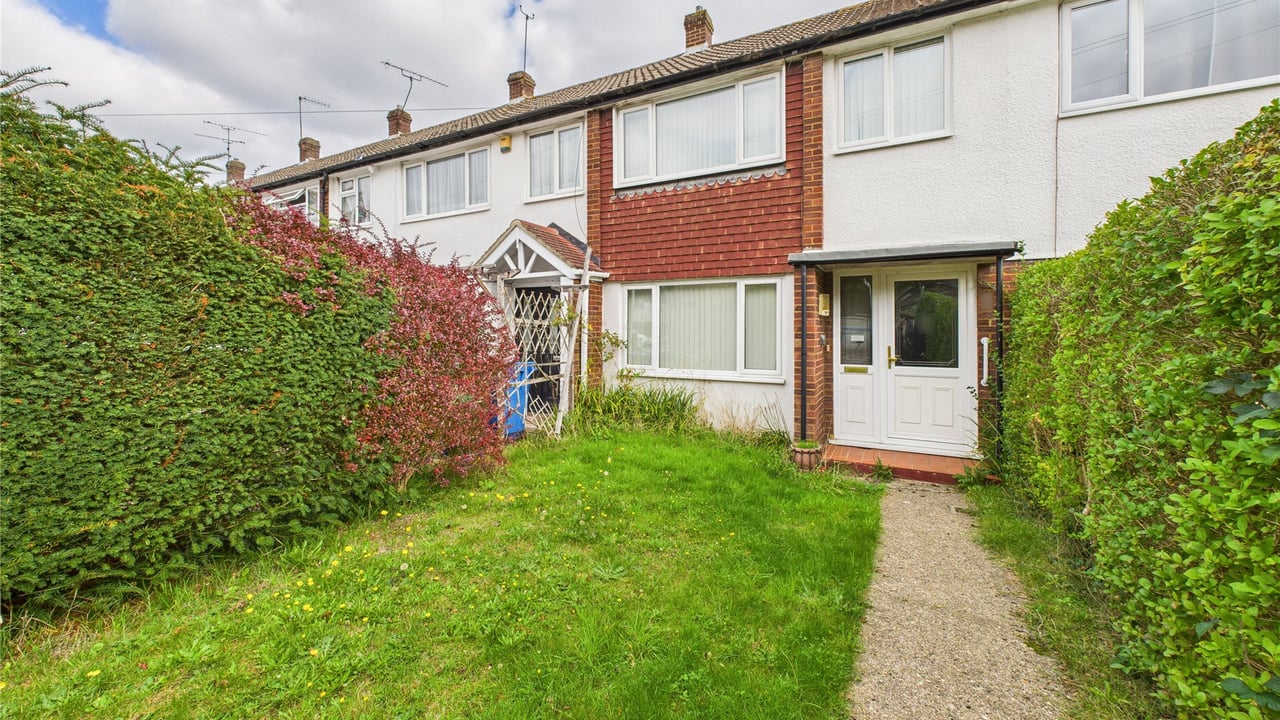 Picture No. 17 - Barnes Close, Farnborough