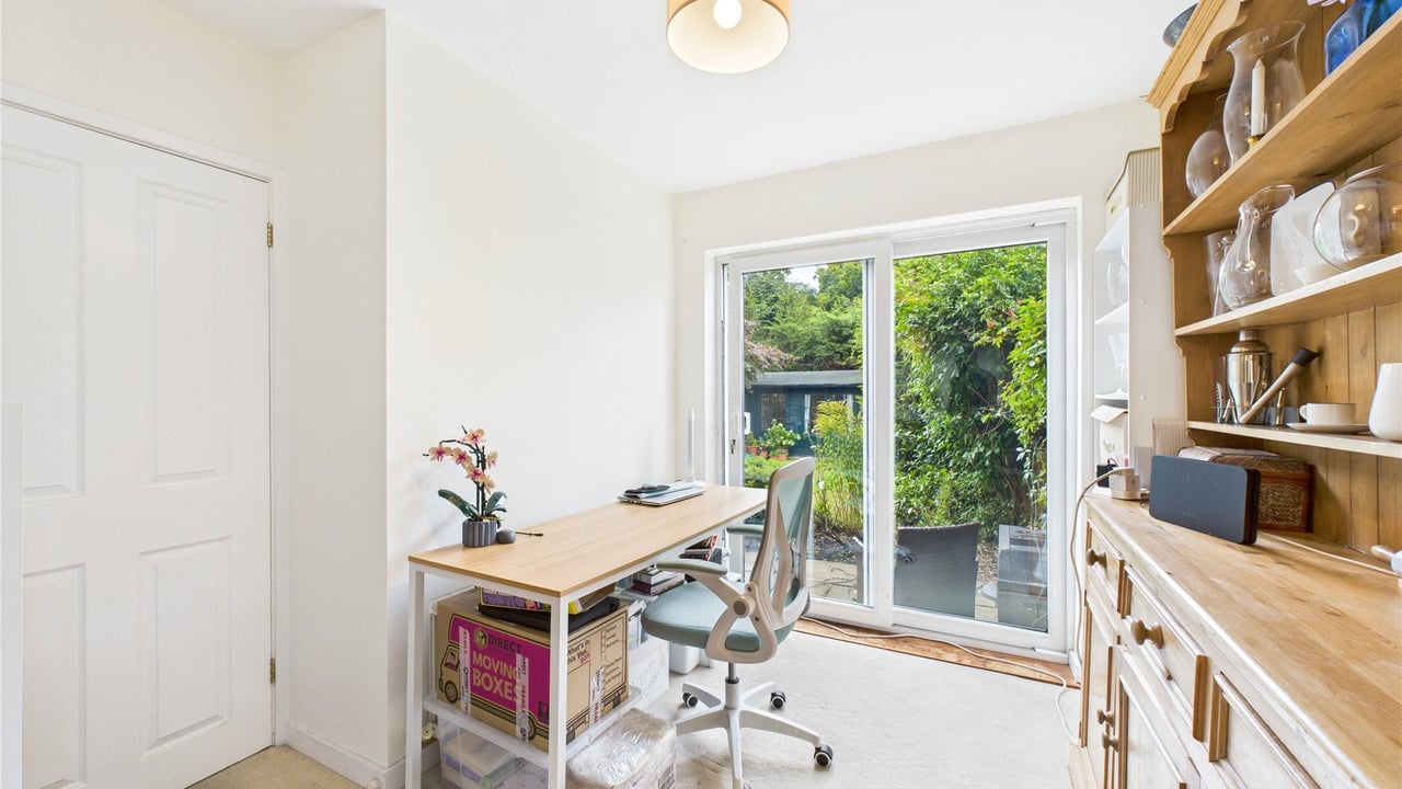 Picture No. 03 - Mendip Road, Farnborough