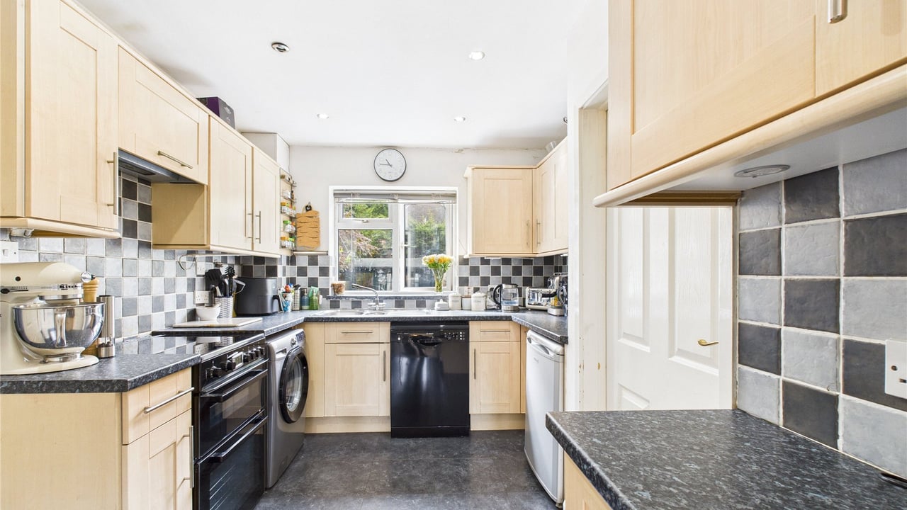 Picture No. 04 - Mendip Road, Farnborough