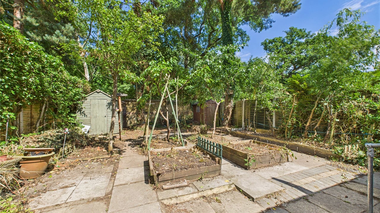 Picture No. 18 - Newton Road, Farnborough