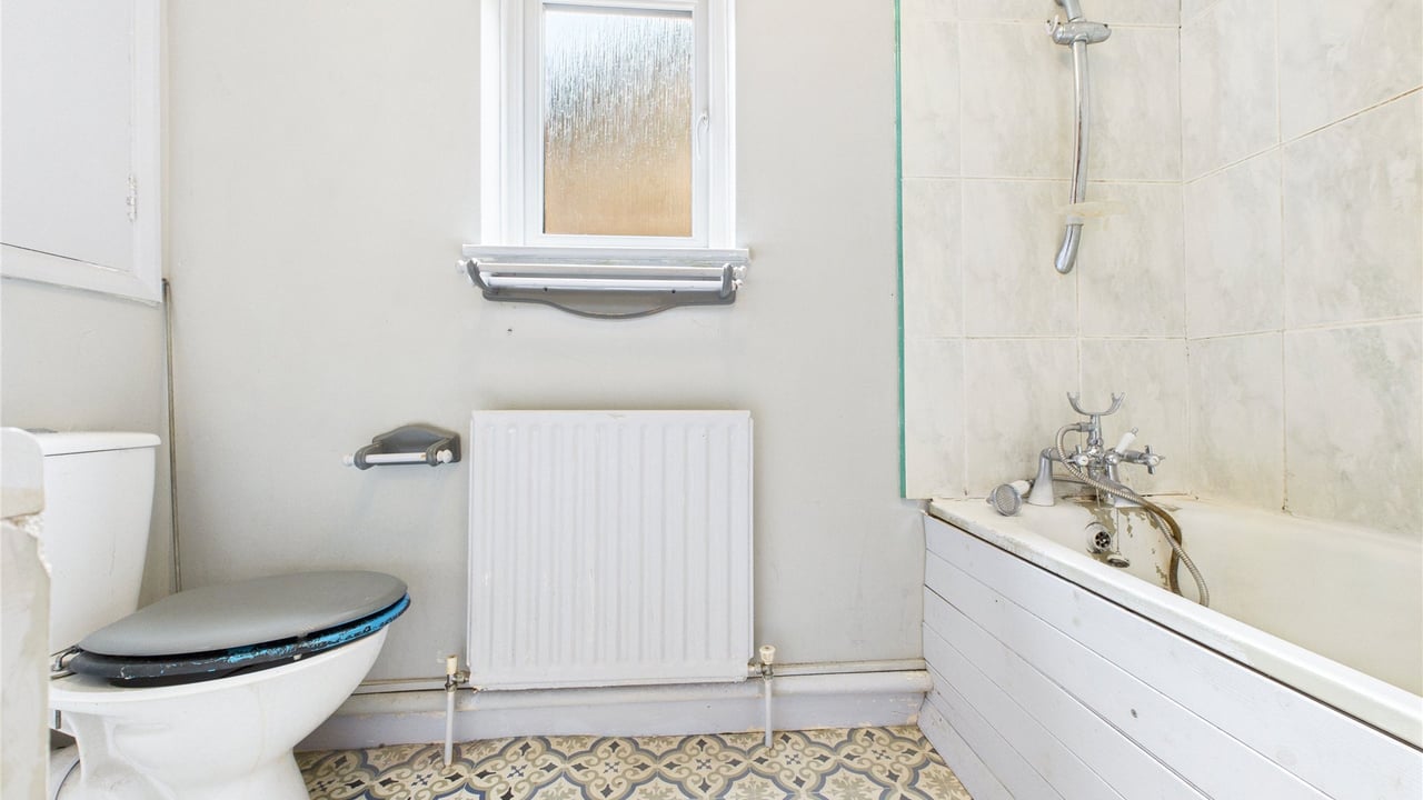 Picture No. 22 - Newton Road, Farnborough