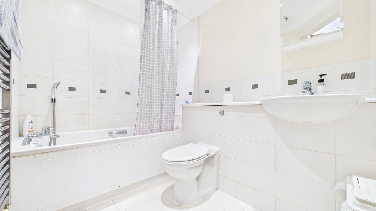 Picture No. 04 - Reading Road, Wokingham