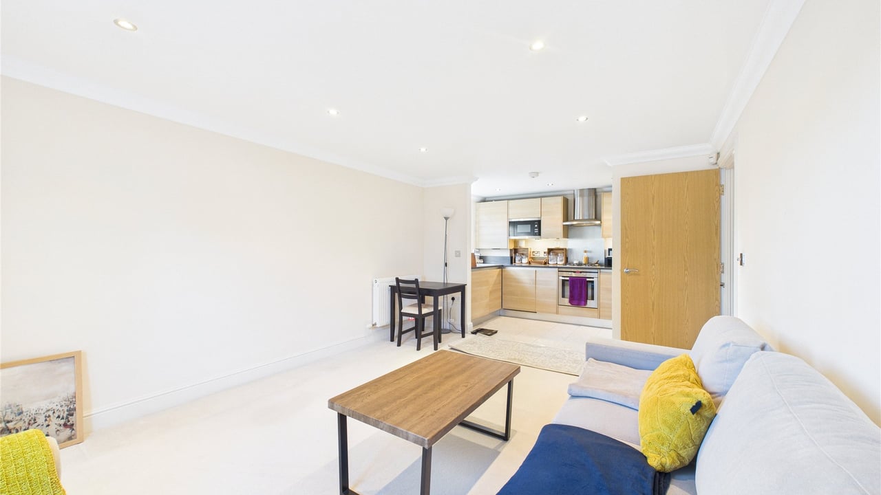 Picture No. 07 - Reading Road, Wokingham