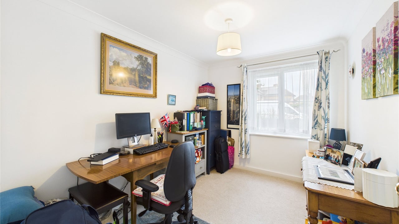 Picture No. 26 - Franklin Court, Farnborough