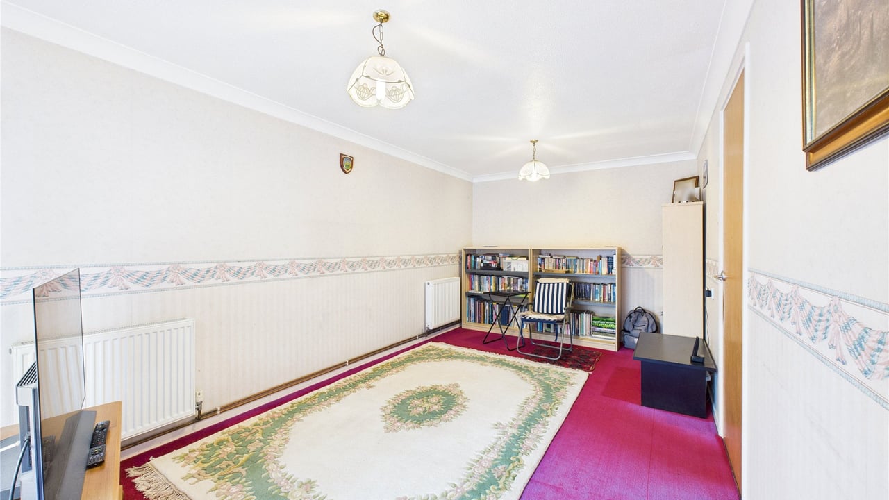 Picture No. 19 - Cromwell Way, Farnborough