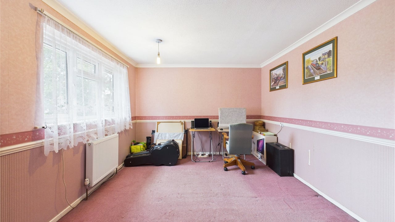 Picture No. 24 - Cromwell Way, Farnborough