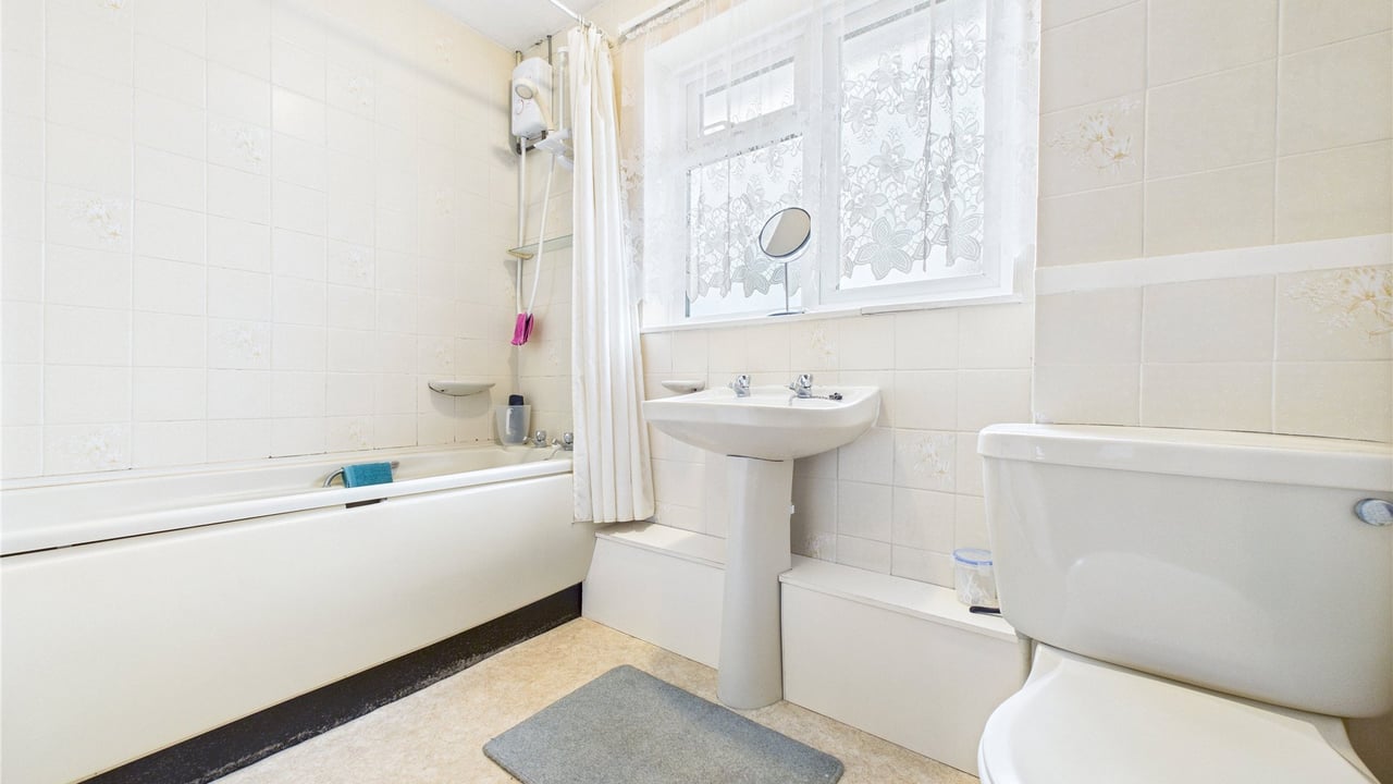 Picture No. 25 - Cromwell Way, Farnborough