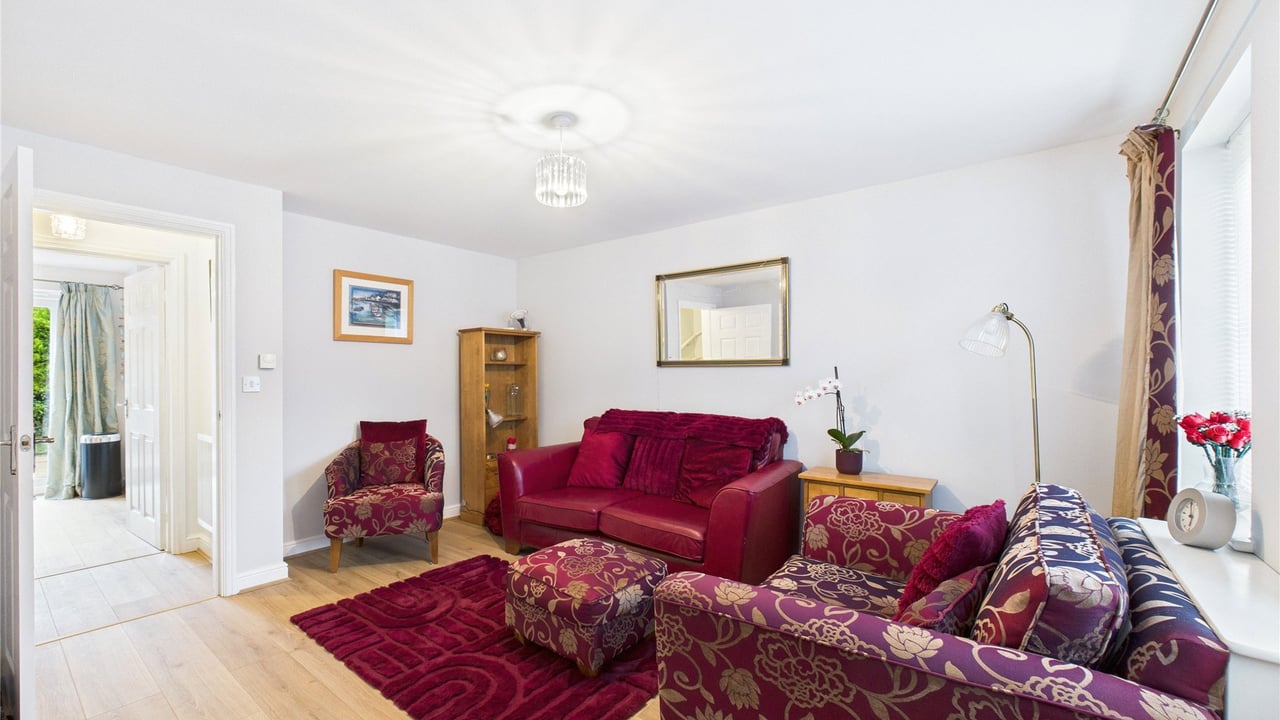 Picture No. 02 - Goddards Close, Farnborough