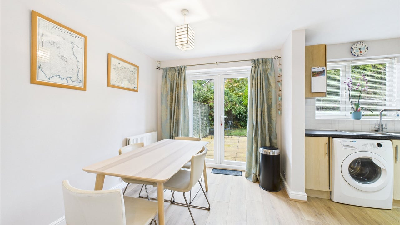 Picture No. 04 - Goddards Close, Farnborough