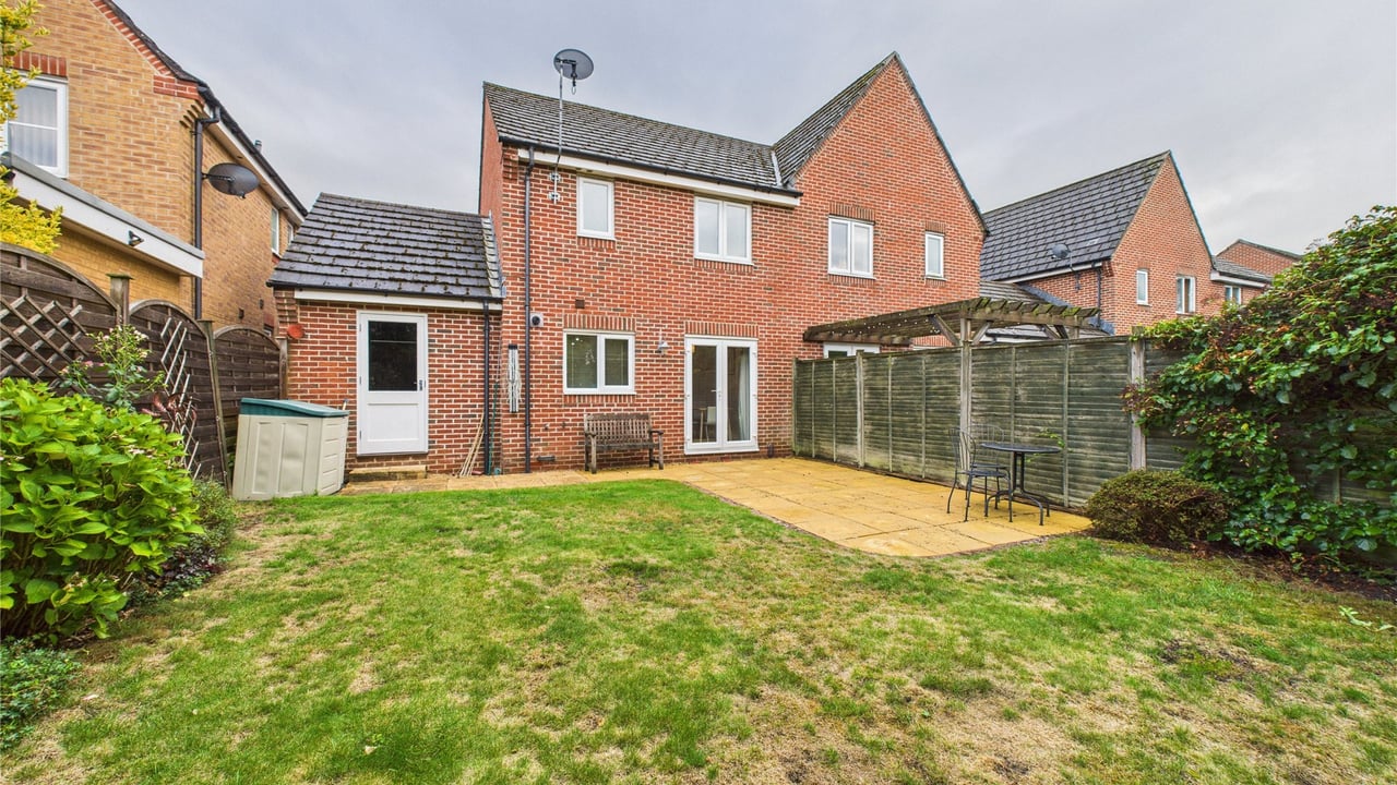 Picture No. 07 - Goddards Close, Farnborough