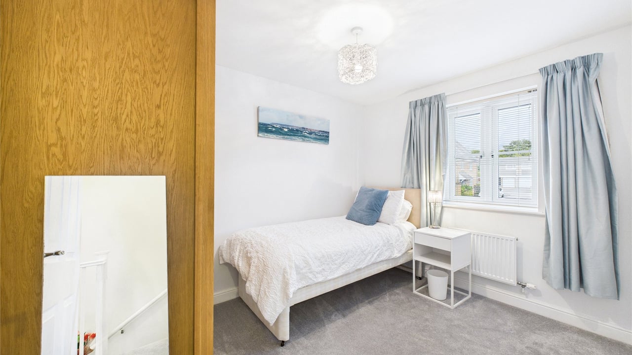 Picture No. 09 - Goddards Close, Farnborough