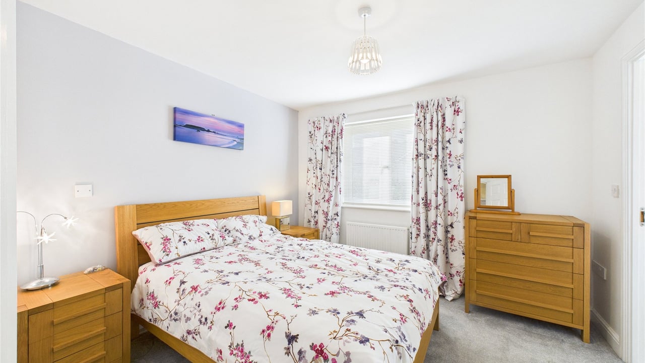 Picture No. 11 - Goddards Close, Farnborough