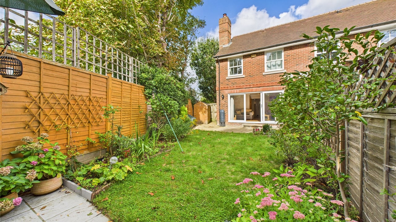 Picture No. 24 - Charlotte Mews, Farnborough