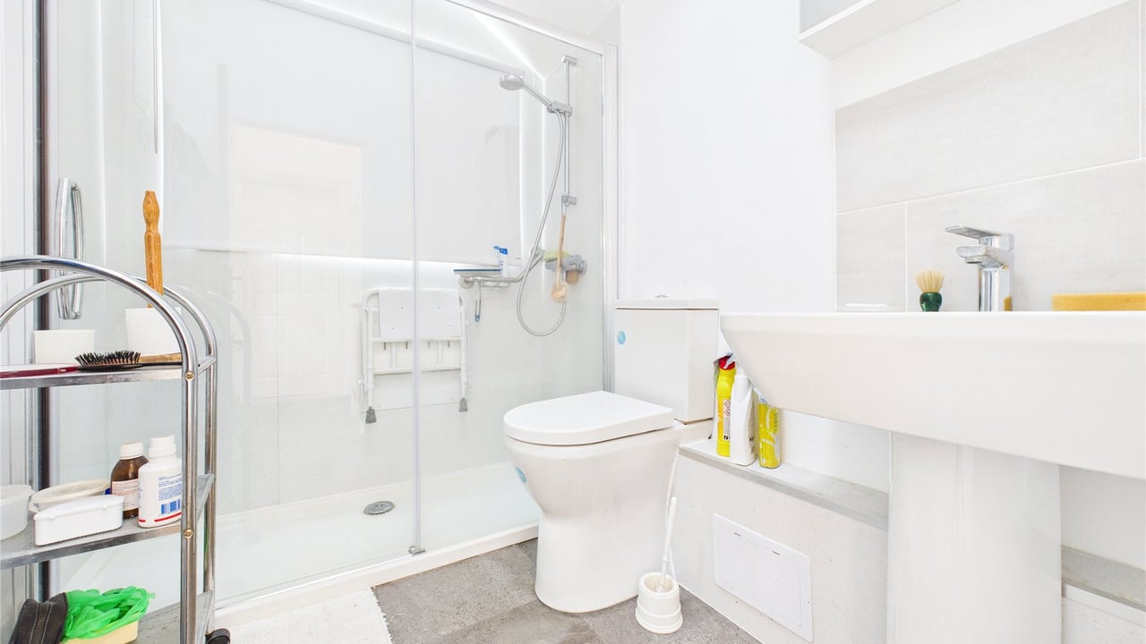 Picture No. 15 - Park Road, Farnborough