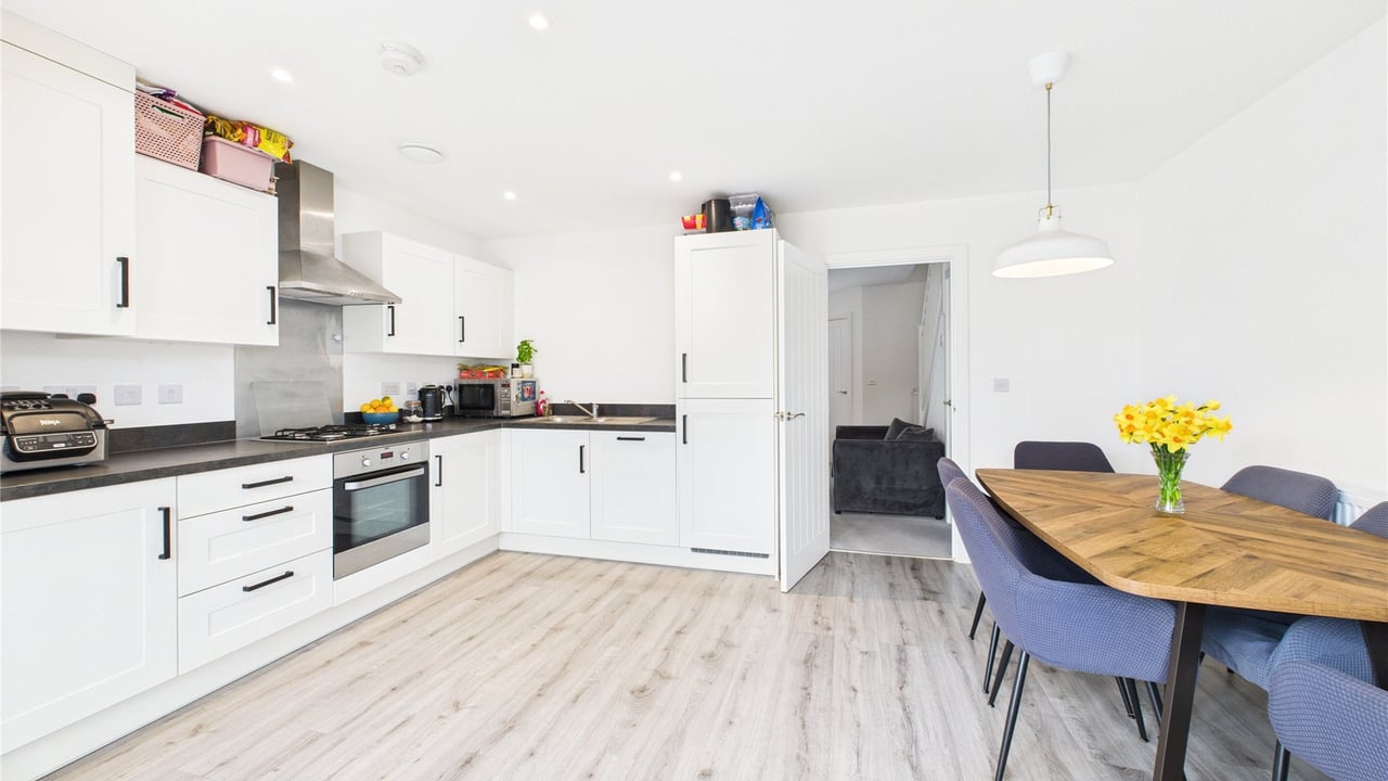 Picture No. 06 - Moorfield Place, Farnborough