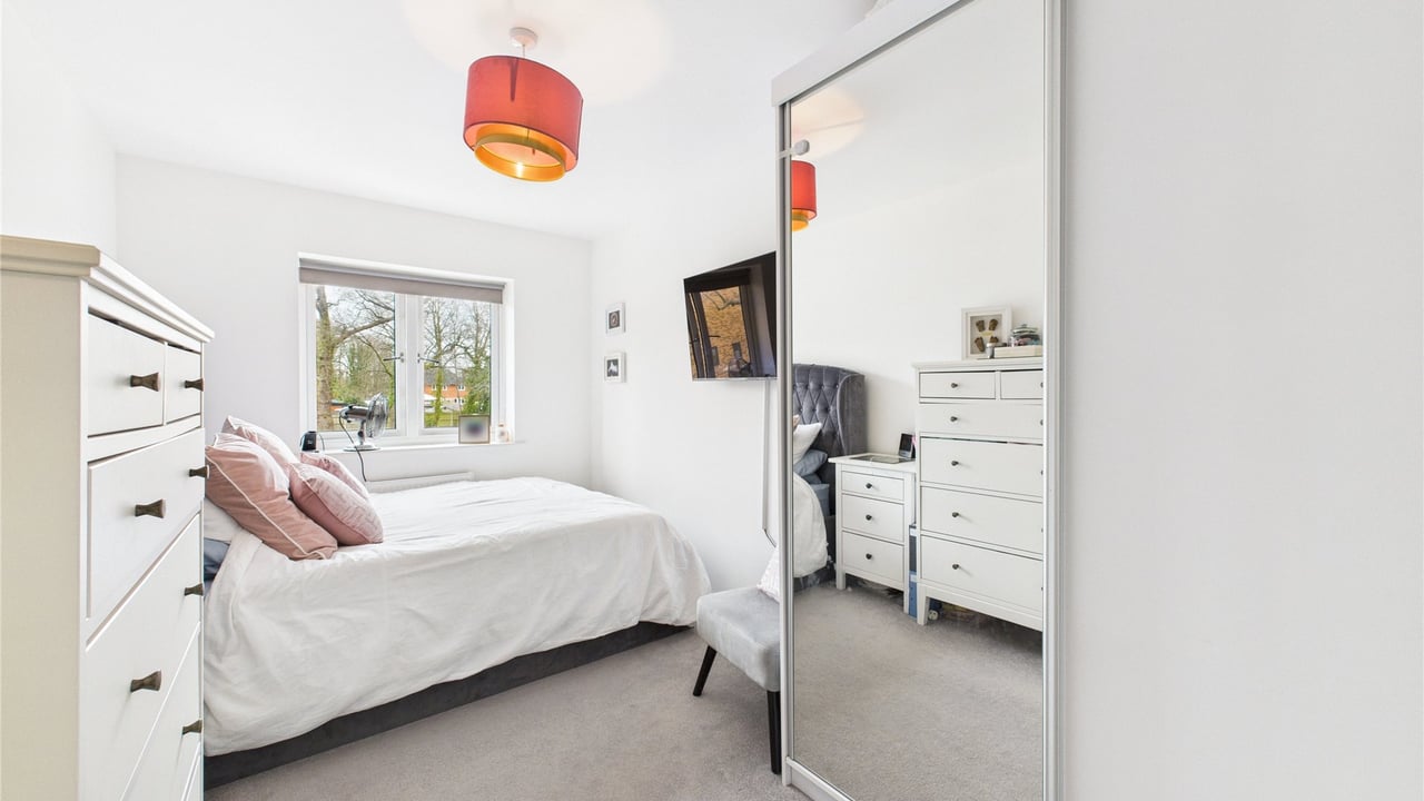 Picture No. 12 - Moorfield Place, Farnborough