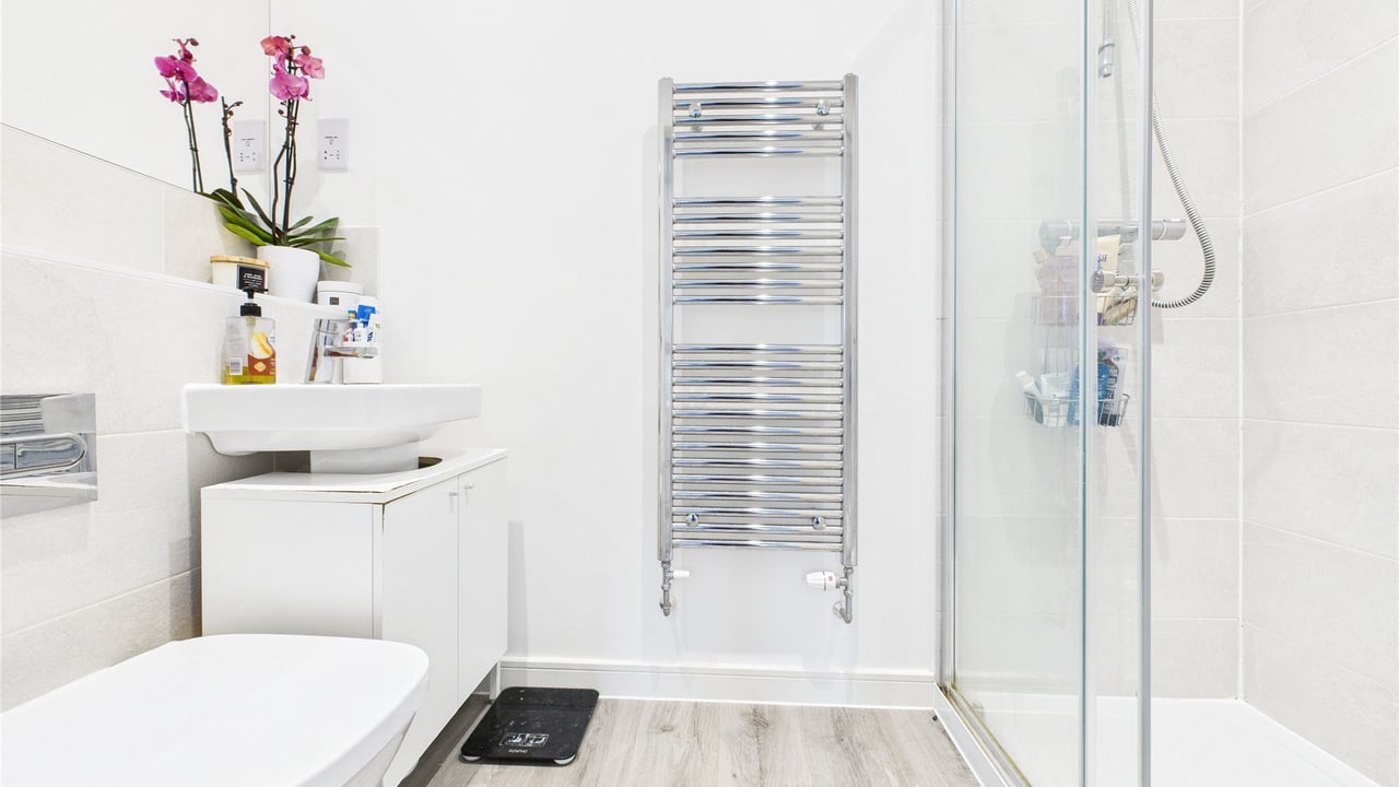 Picture No. 13 - Moorfield Place, Farnborough