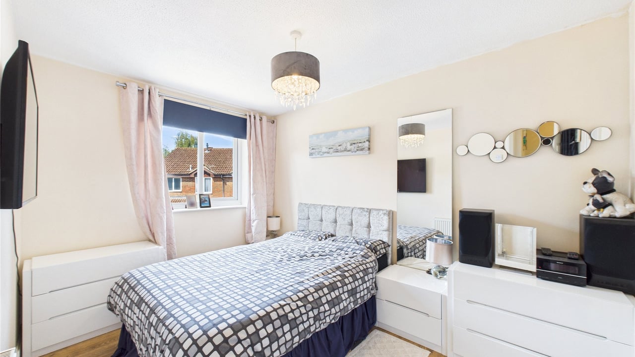 Picture No. 16 - Maskell Way, Farnborough