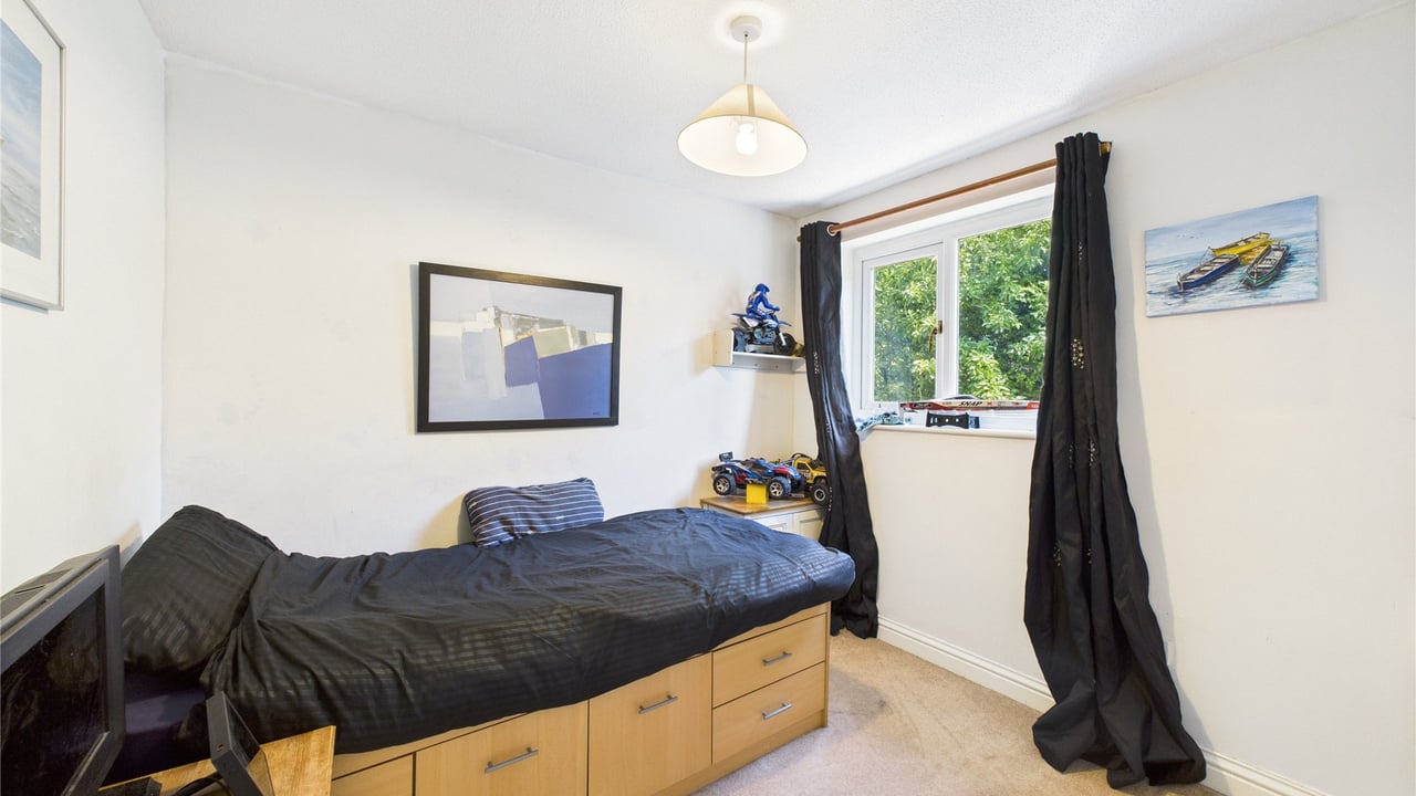 Picture No. 17 - Maskell Way, Farnborough