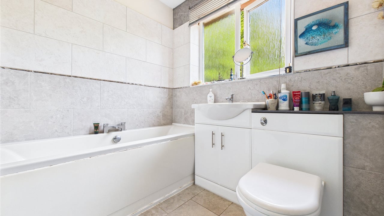 Picture No. 18 - Maskell Way, Farnborough