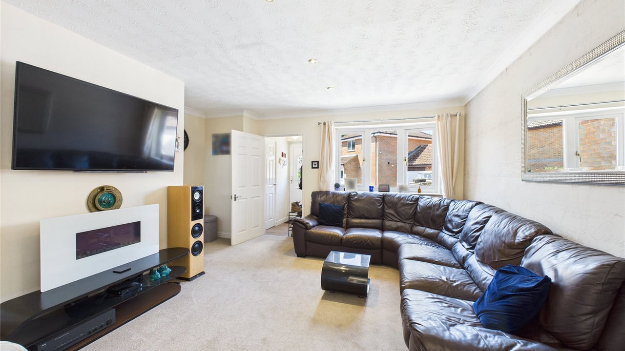 Picture No. 20 - Maskell Way, Farnborough