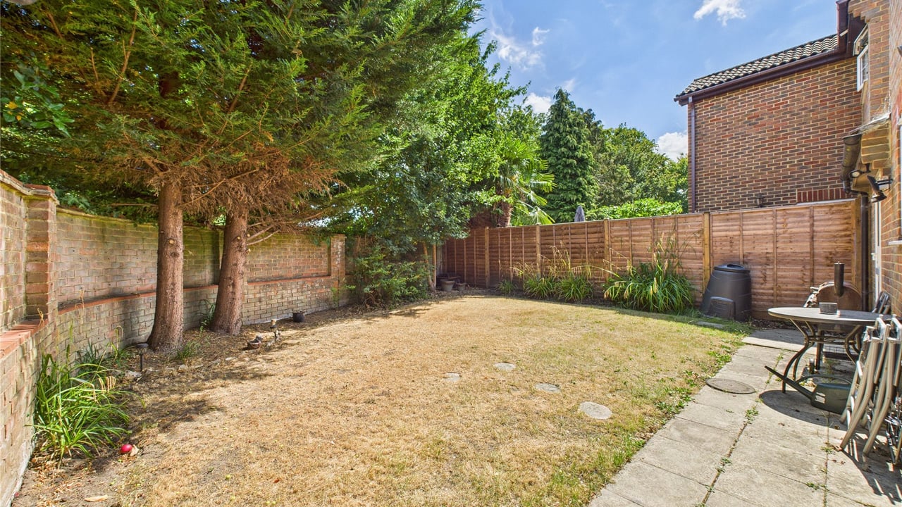 Picture No. 27 - Maskell Way, Farnborough