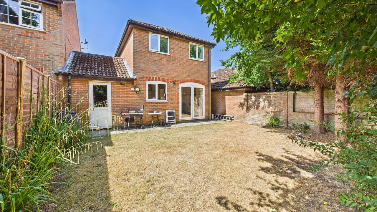 Picture No. 28 - Maskell Way, Farnborough