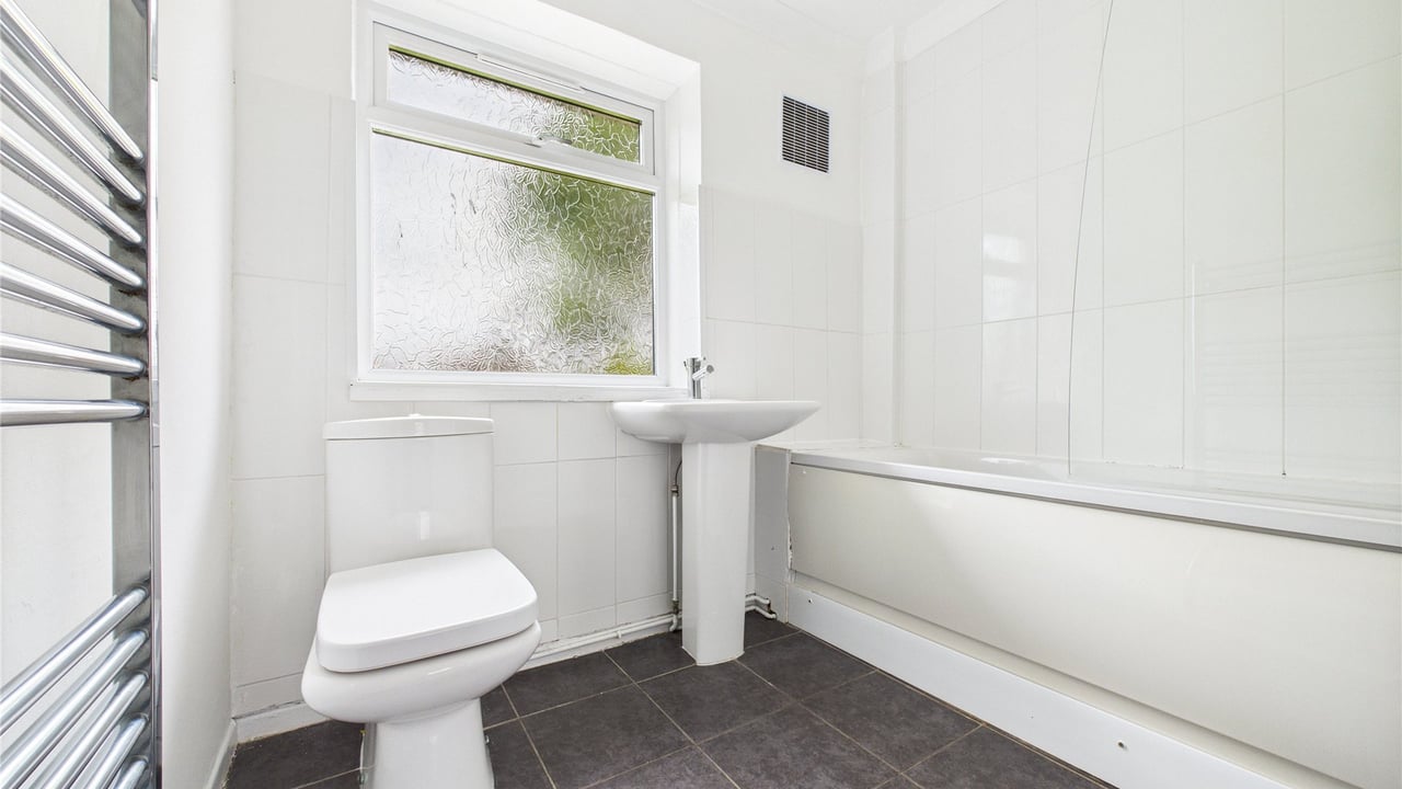 Bathroom - Fernhill Road, Farnborough