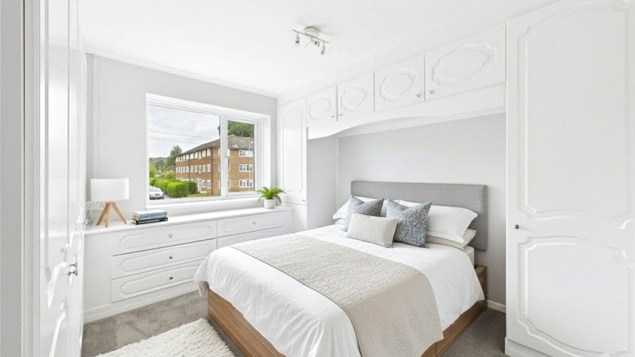 Picture No. 16 - Fernhill Road, Farnborough