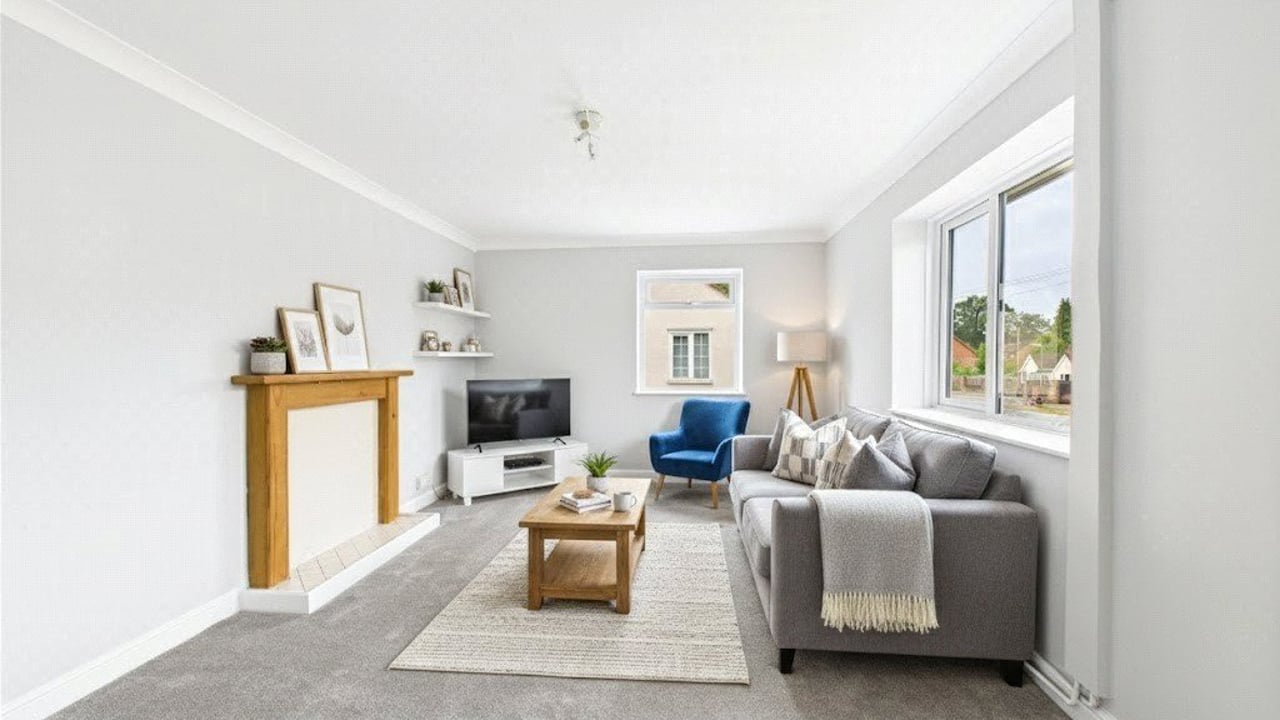 Picture No. 18 - Fernhill Road, Farnborough